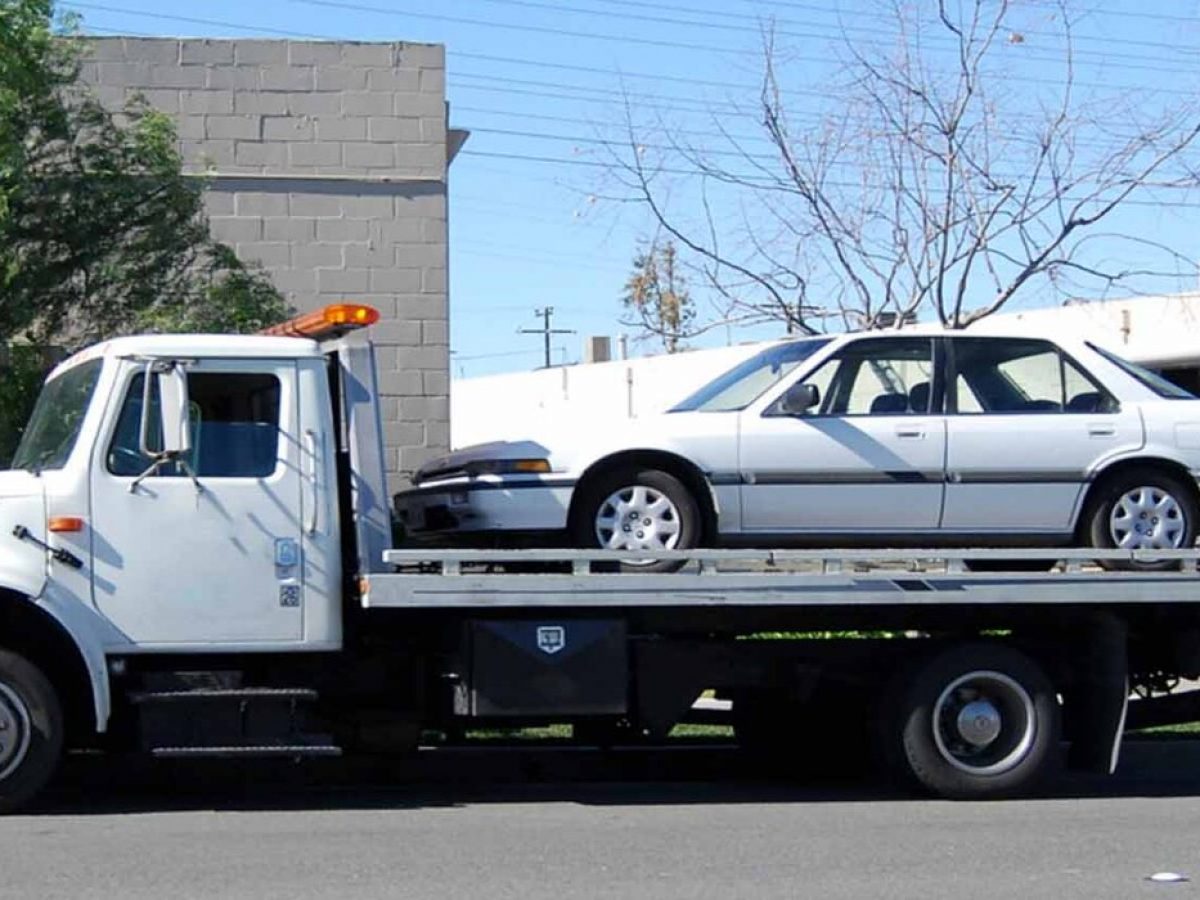 615558251cd430c37e4865b3_white flatbed tow truck